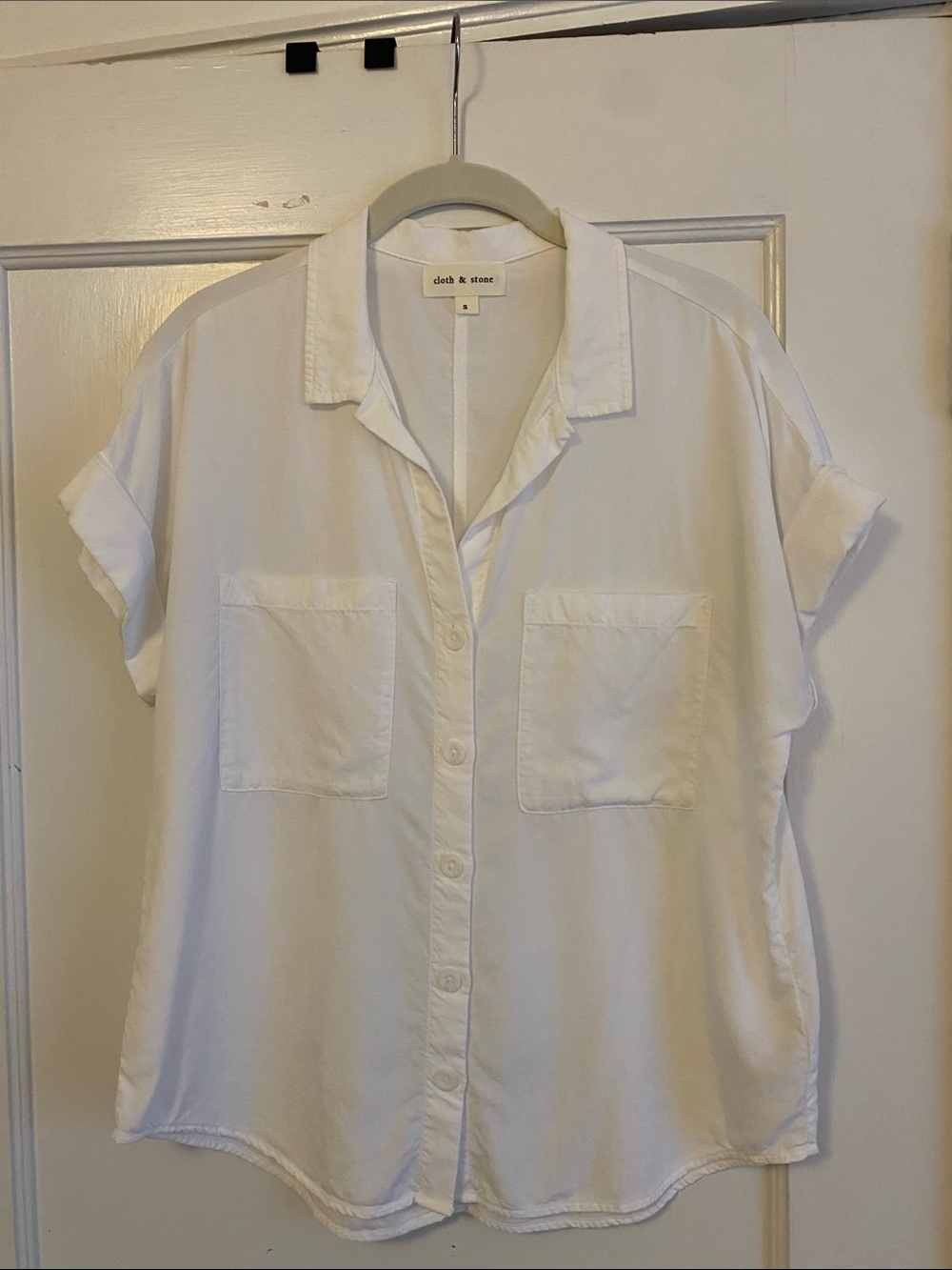 Cloth & Stone White V-neck Button Up size S